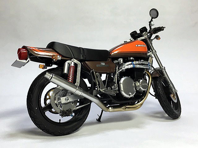 売れ筋】 アオシマ 完成バイク Kawasaki 750RSZ2 www.hallo.tv