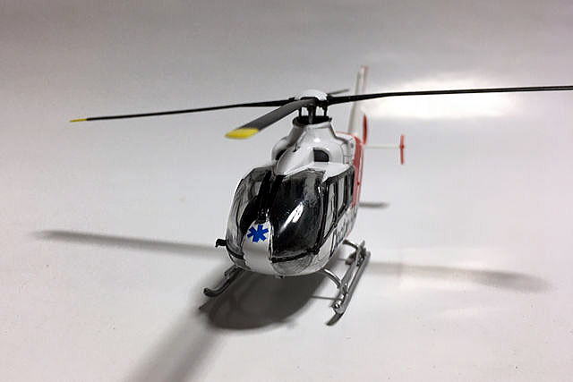 レベル １ ７２ ｅｃ１３５ ドクターヘリ仕様に塗装