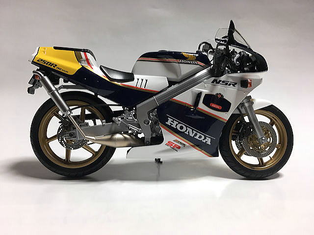 アオシマ １ １２ ホンダ ８８ ｎｓｒ２５０ｒ ｓｐ ロスマンズカラー